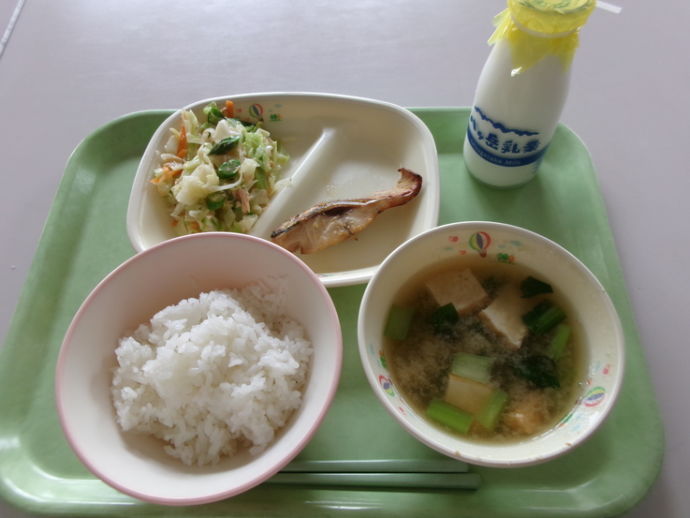 小学校の自校給食