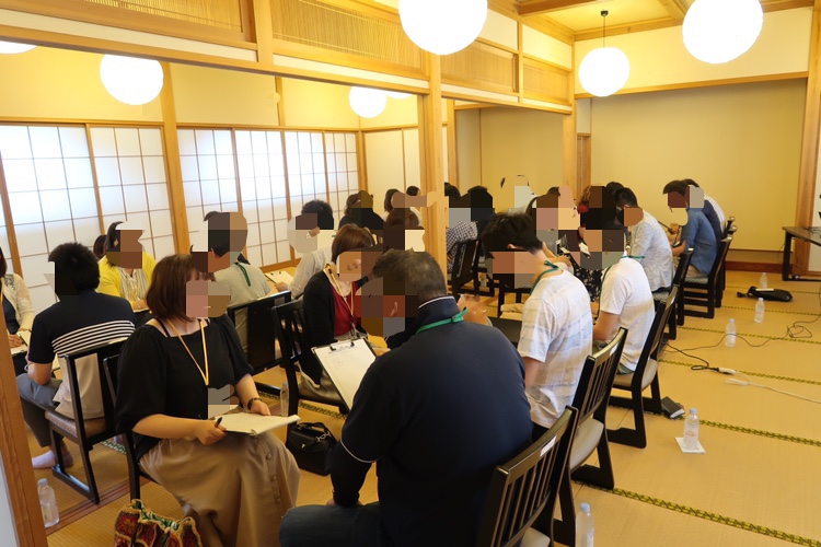 和室で行われた婚活スクールのイベント風景