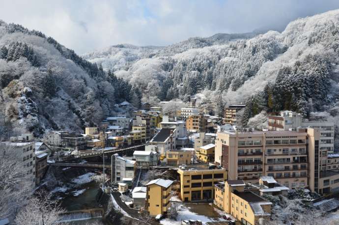 福島市の土湯温泉街