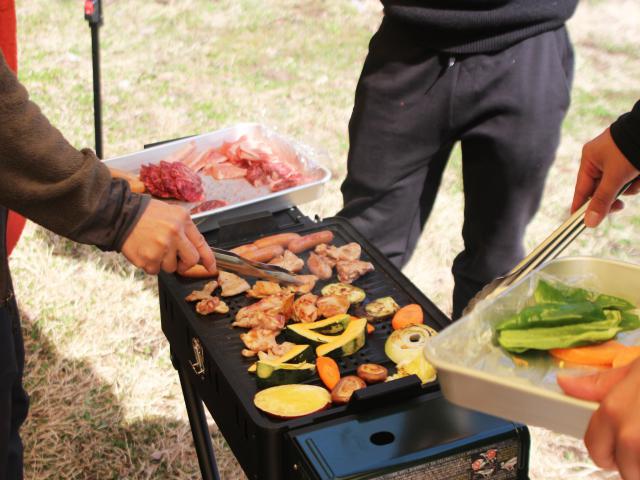 群馬県利根郡みなかみ町にある「フォレスト＆ウォーター」での手ぶらBBQの様子