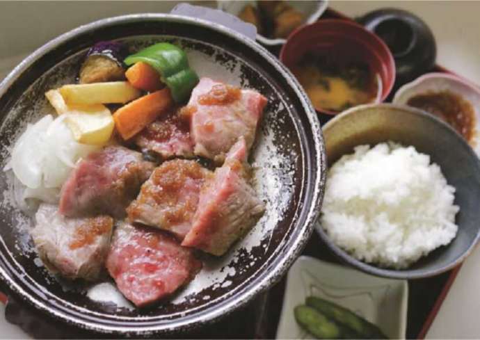 きそむら道の駅で味わえる木曽牛の鉄板焼き定食