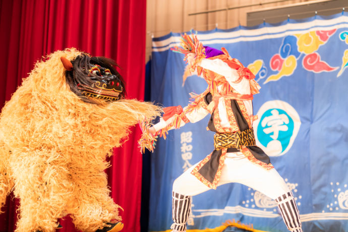 沖縄県宜野座村松田区の獅子舞