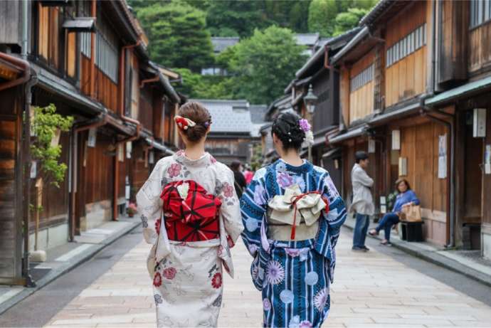 「金銀箔工芸さくだ」本店から至近の「ひがし茶屋街」の光景