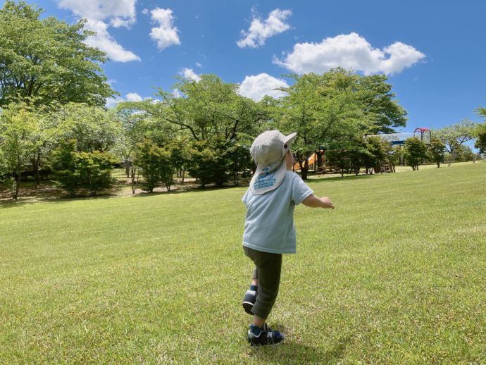 青森県五戸町のひばり野公園の坂