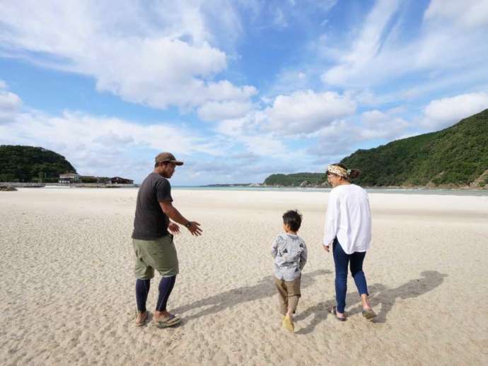 五島市の遠浅の砂浜