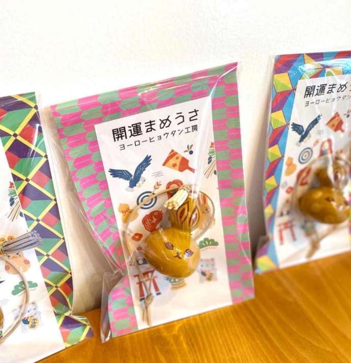 「ヨーローヒョウタン工房」で販売されるオリジナルの「開運まめうさ」