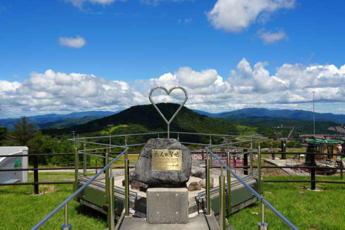 「道の駅 豊根グリーンポート宮嶋」の近くにある茶臼山高原の砂の泉