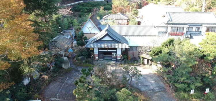 神奈川県厚木市にある広沢寺温泉 玉翠楼の外観