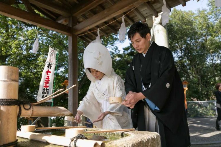 愛媛県八幡浜市にある總鎮守八幡神社での手水の様子