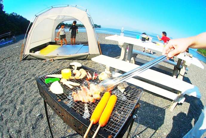 はごろも荘の夕食で楽しめるバーベキュー