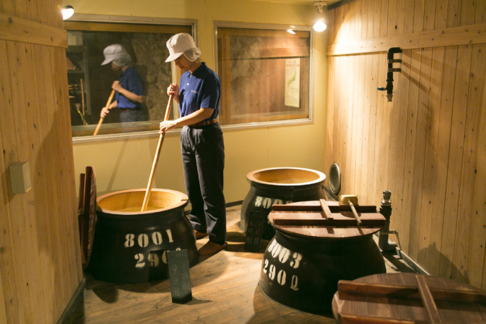 濵田酒造の薩摩金山蔵の製造風景