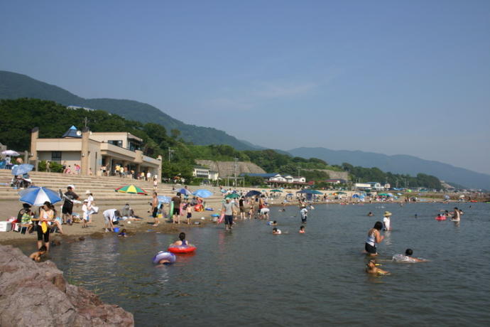 八峰町の「岩館海岸海浜プール」