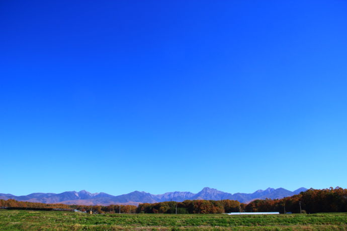 八ヶ岳をのぞむ原村の風景