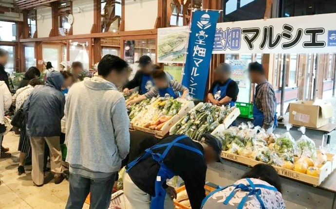 道の駅のイベント「マルシェ」の様子