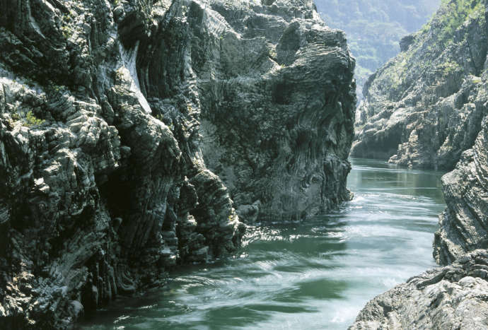 七宗町にある飛水峡の様子