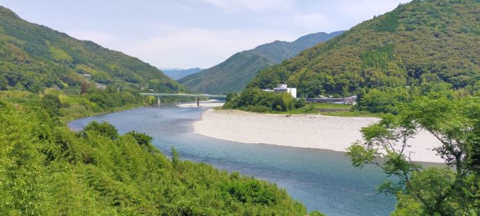 日高村を流れる仁淀川の写真