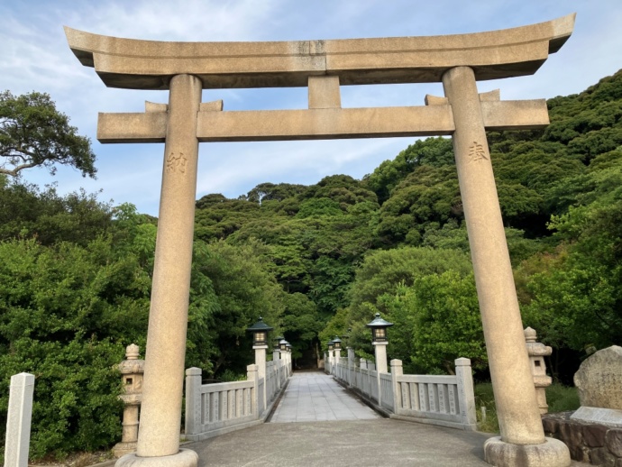 兵庫県姫路市・家島にご鎮座する「家島神社」の鳥居と参道