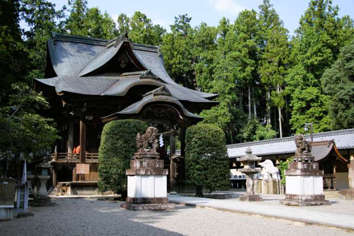 馬見岡綿向神社の本殿