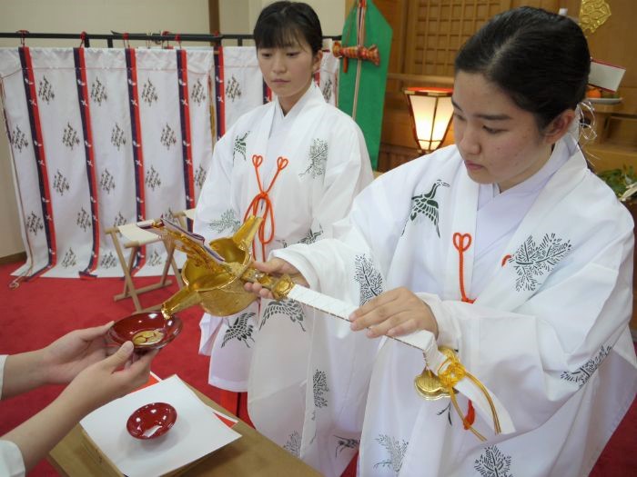 日岡神社の巫女