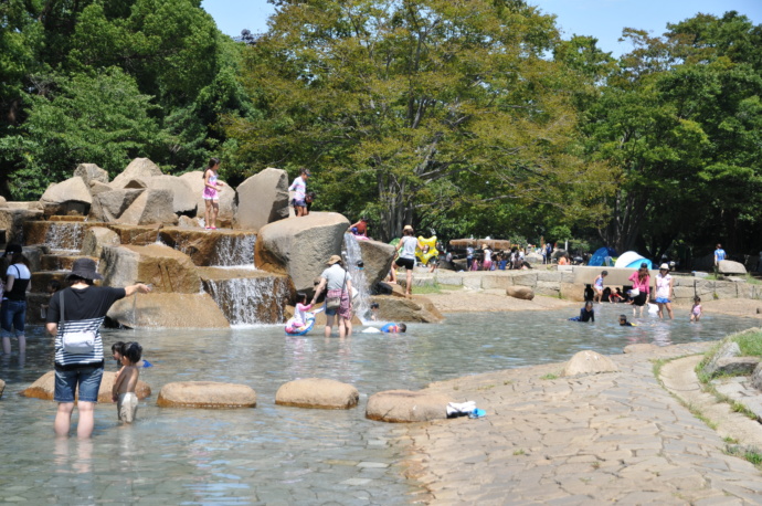 平塚市総合公園にある流れの広場