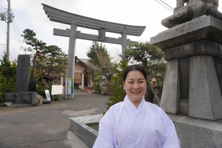 青森県青森市にある廣田神社の権禰宜である名久井さん