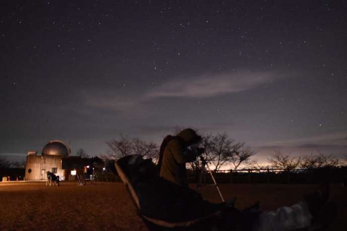 花立自然公園で星の鑑賞会をする様子