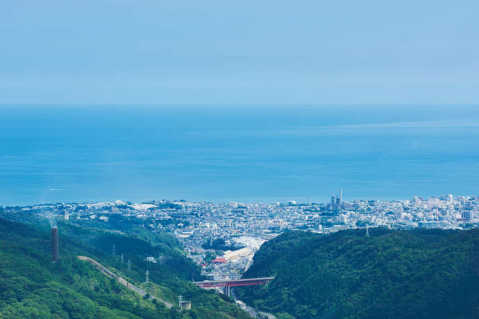 高台から見下ろす日立市の風景