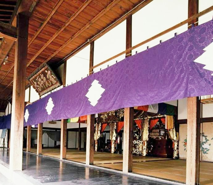 宝光寺の本堂内部