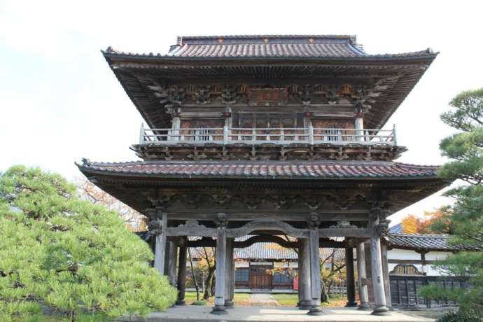 宝光寺の山門