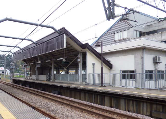 ほくほく線「まつだい駅」のホーム