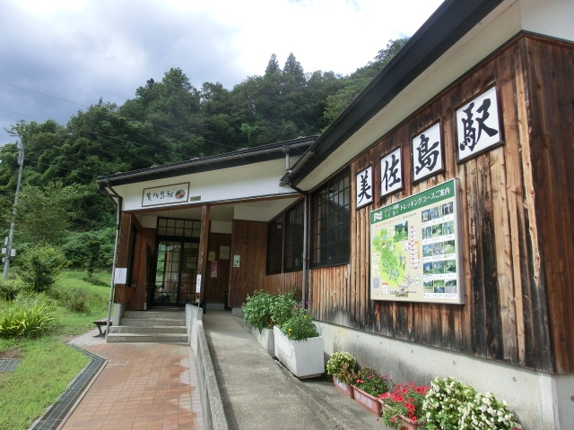 ほくほく線「美佐島駅」の外観