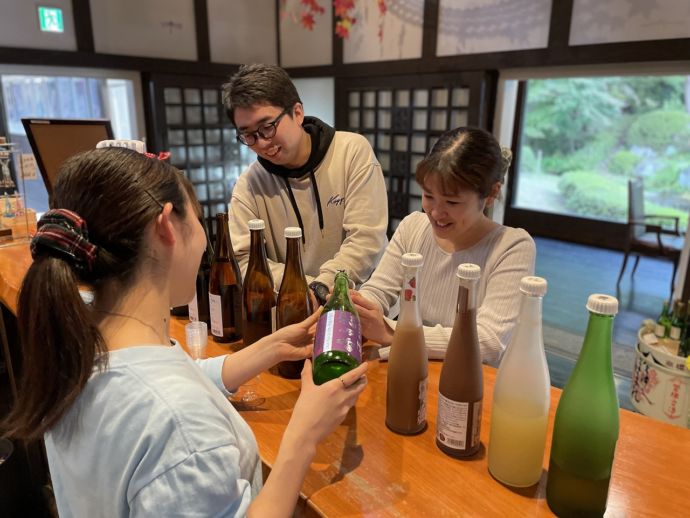 ほまれ酒造のお酒を試飲できるカウンター