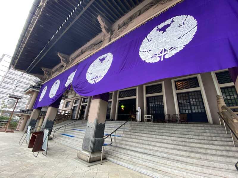 東本願寺の本堂の入り口