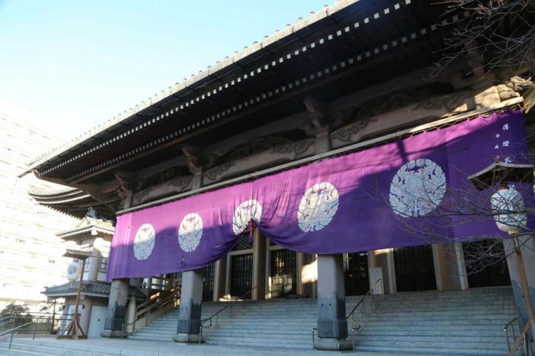 心に安寧をもたらす東本願寺の外観