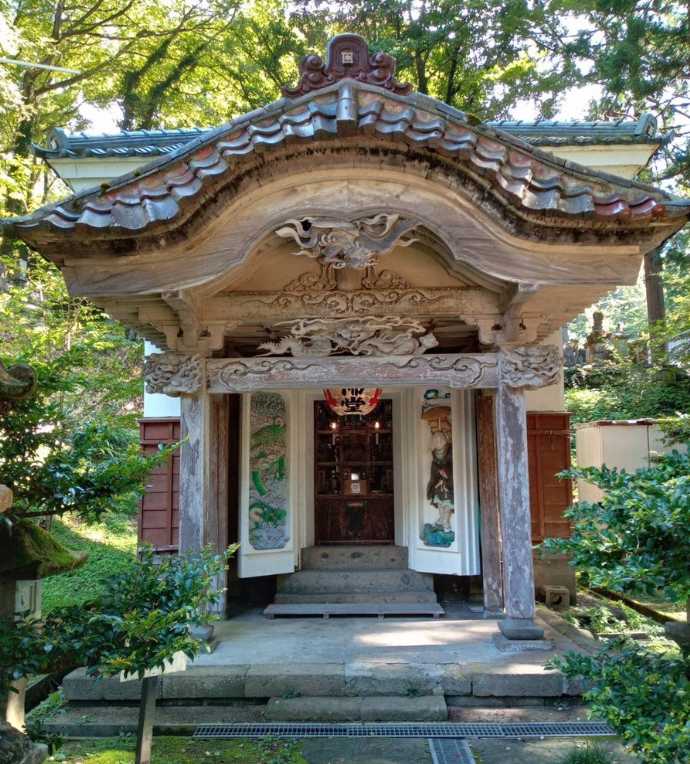 「妙法寺」の境内にある千仏堂