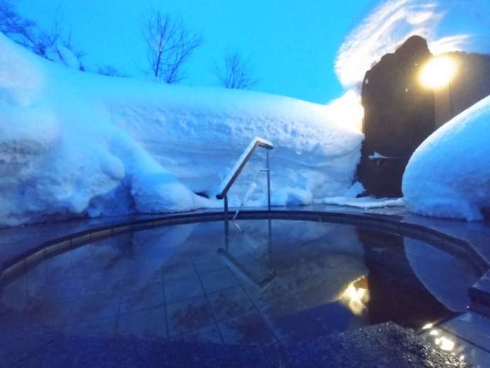 幌加内町の、道の駅「森と湖の里ほろかない」にある「豪雪露天風呂」