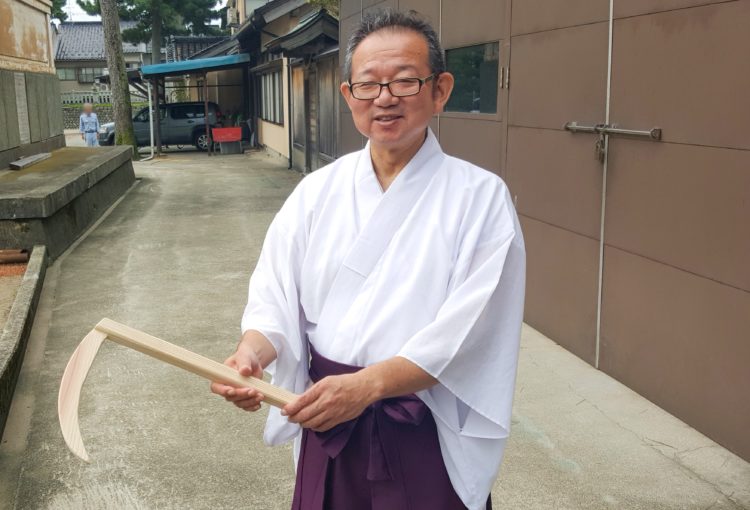 富山県射水市の神前結婚式ができる放生津八幡宮の宮司・大伴泰史さん