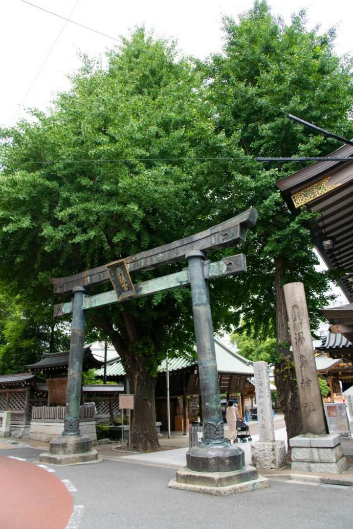 湯島天満宮の歴史を感じる鳥居