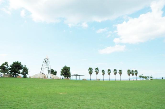 一の宮公園芝生広場の風景