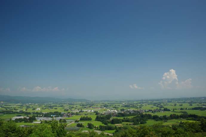 飯豊町の田園散居集落景観