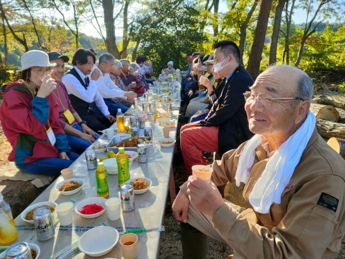 飯舘村の人々が交流している写真