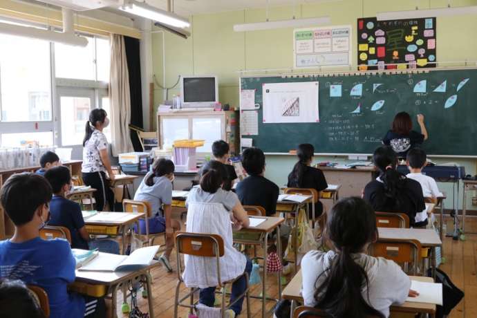 古賀市の小学校の授業の様子