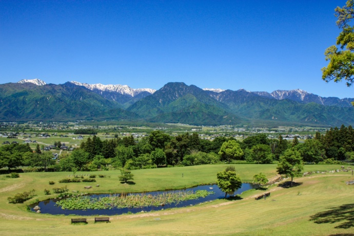 長野県池田町から一望できる北アルプスの景観