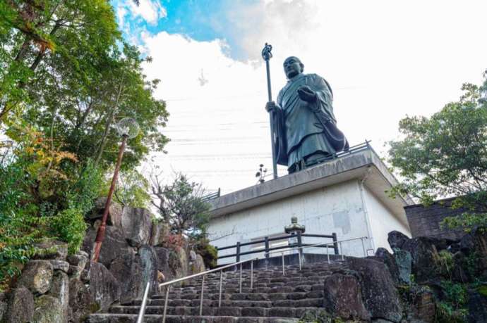 龍眼寺の弘法大師像