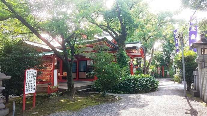 みどり豊かな生島神社の境内