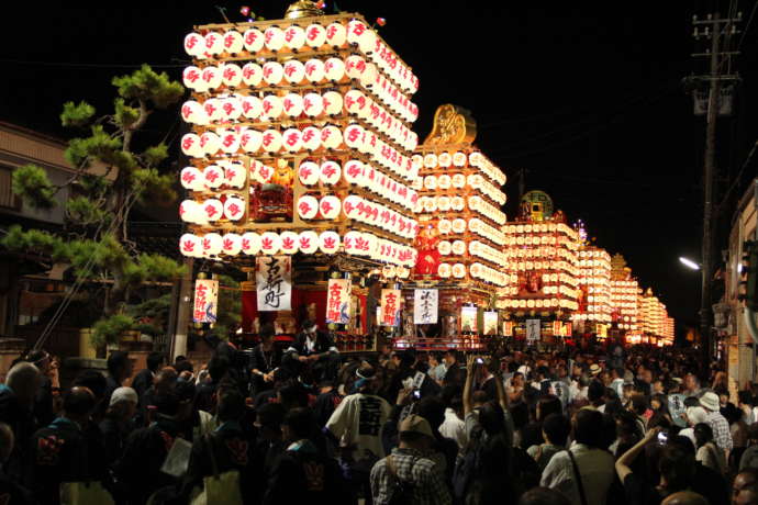 国の重要無形民俗文化財に指定されている放生津八幡宮祭の曳山・築山行事