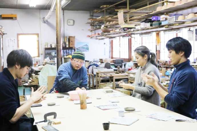 井上窯の陶芸教室の様子