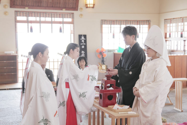 愛媛県西条市の石鎚神社で行う神前結婚式