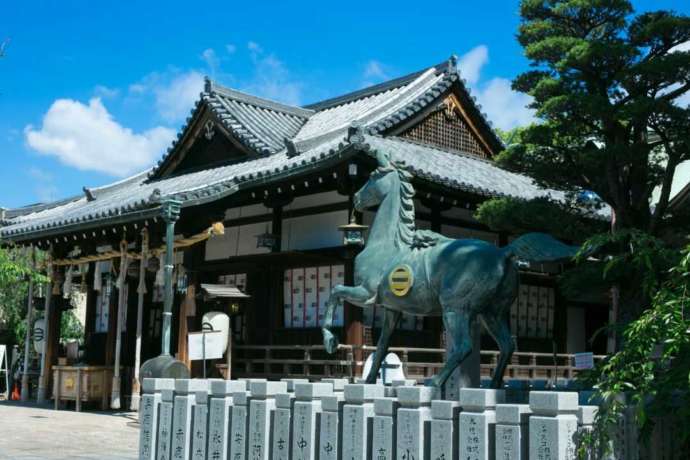 射楯兵主神社の拝殿前