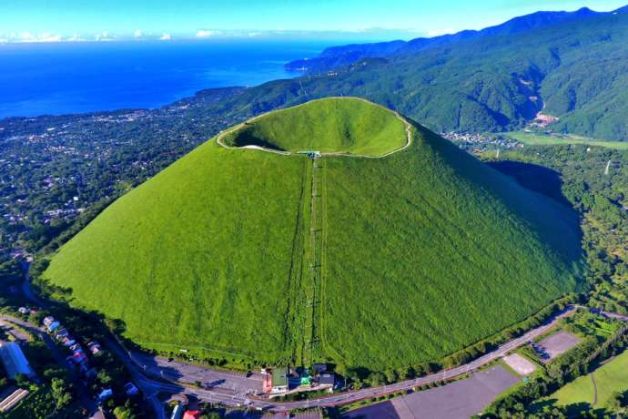 伊東市のシンボルにもなっている大室山